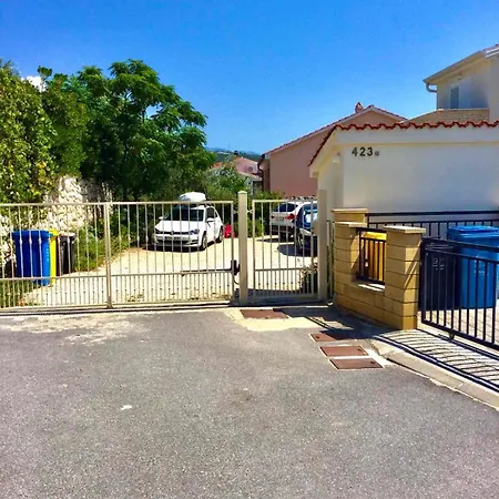 House Altea , Barbat On The Island Rab アパート